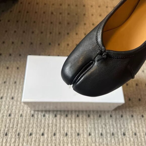 Maison Martin Margiela Black Tabi Flats - Picture 4 of 8
